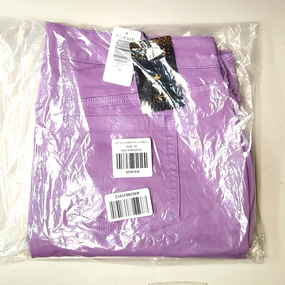 ❤️NWT TORRID DENIM SHORTS - DISNEY LITTLE MERMAID, SEBASTIAN, FLOUNDER - Picture 5 of 11